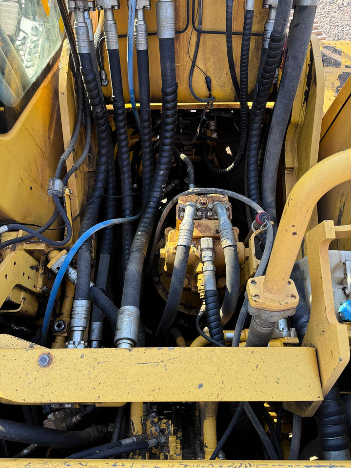 Lánctalpas kotró KOMATSU PC360 LC 10: 8 kép.