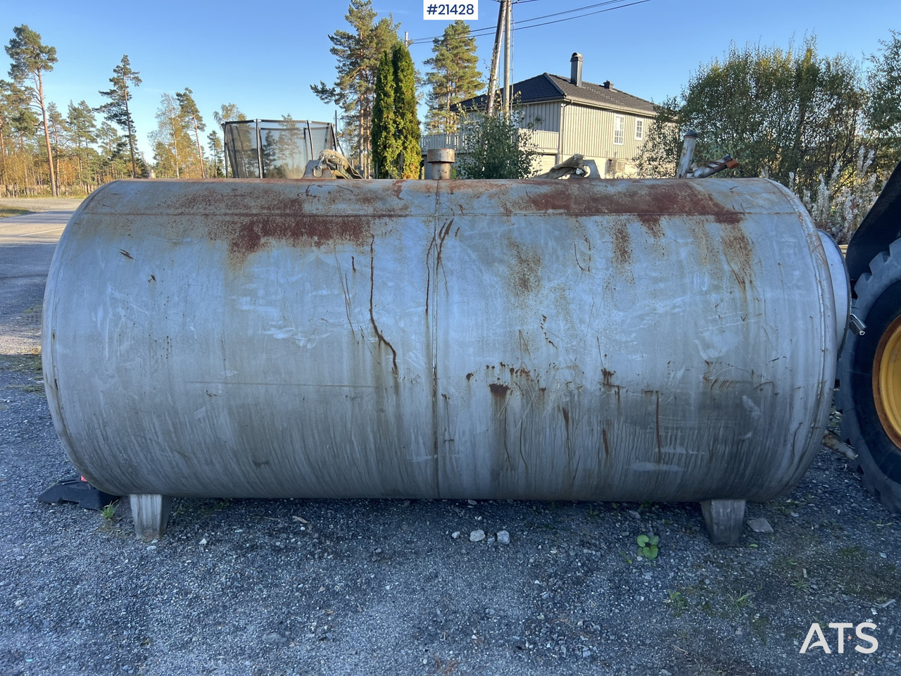 6000 liter diesel tank m/ pumpe og teller - Tároló tartály: 2 kép. 6000 liter diesel tank m/ pumpe og teller - Tároló tartály: 2 kép.