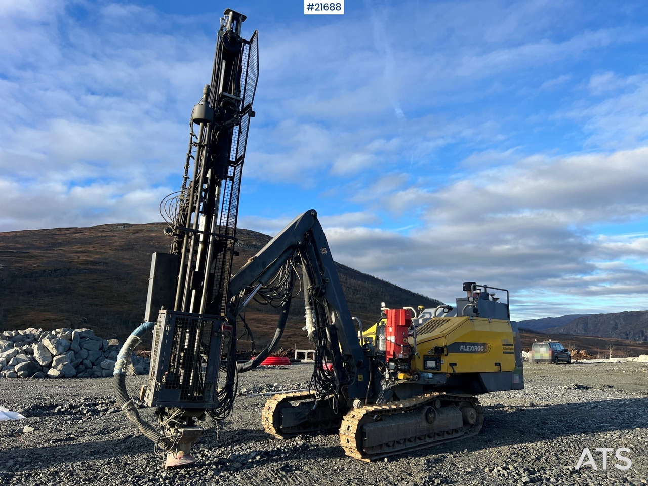 Atlas Copco T35R-01 Borerigg m/ cop 2540 hammer, sliper og Leica gps - Fúrógép: 1 kép. Atlas Copco T35R-01 Borerigg m/ cop 2540 hammer, sliper og Leica gps - Fúrógép: 1 kép.