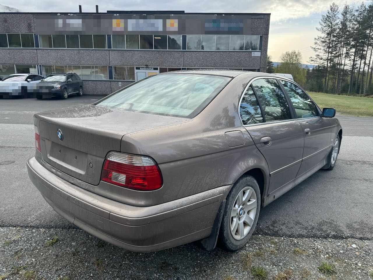 BMW 5-SERIE - Autó: 5 kép. BMW 5-SERIE - Autó: 5 kép.