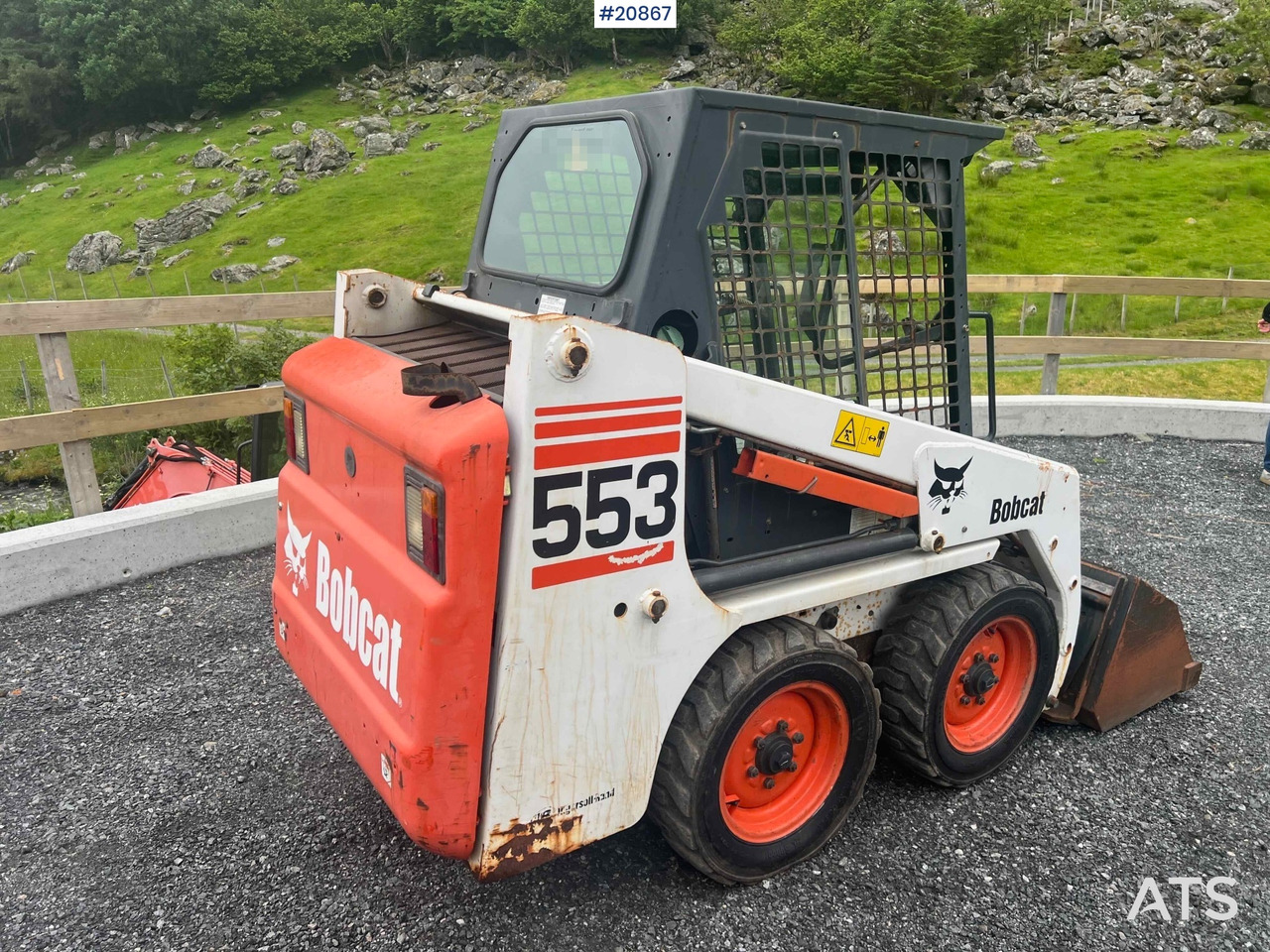 Bobcat 553 - Mini homlokrakodó: 5 kép. Bobcat 553 - Mini homlokrakodó: 5 kép.