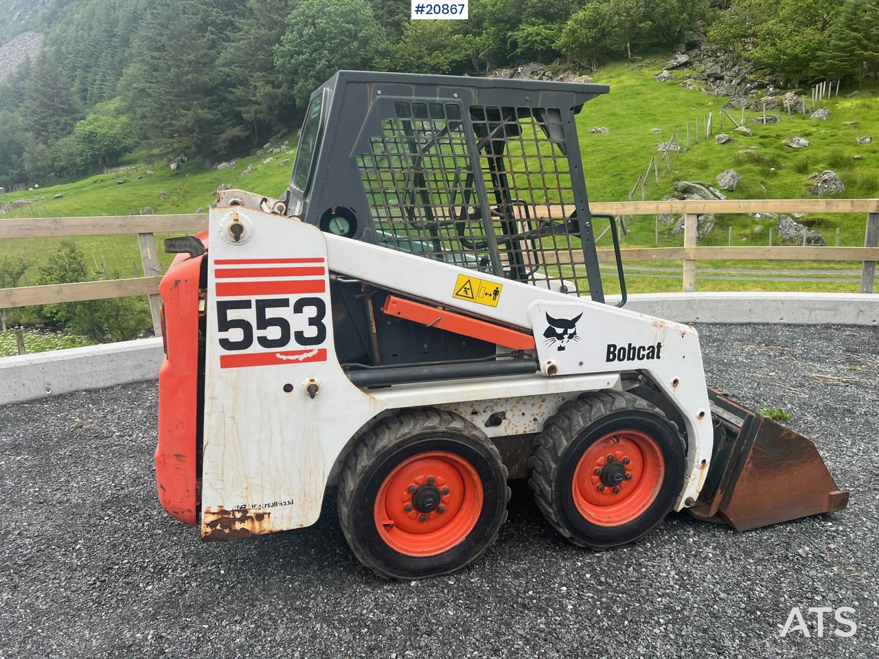 Bobcat 553 - Mini homlokrakodó: 4 kép. Bobcat 553 - Mini homlokrakodó: 4 kép.