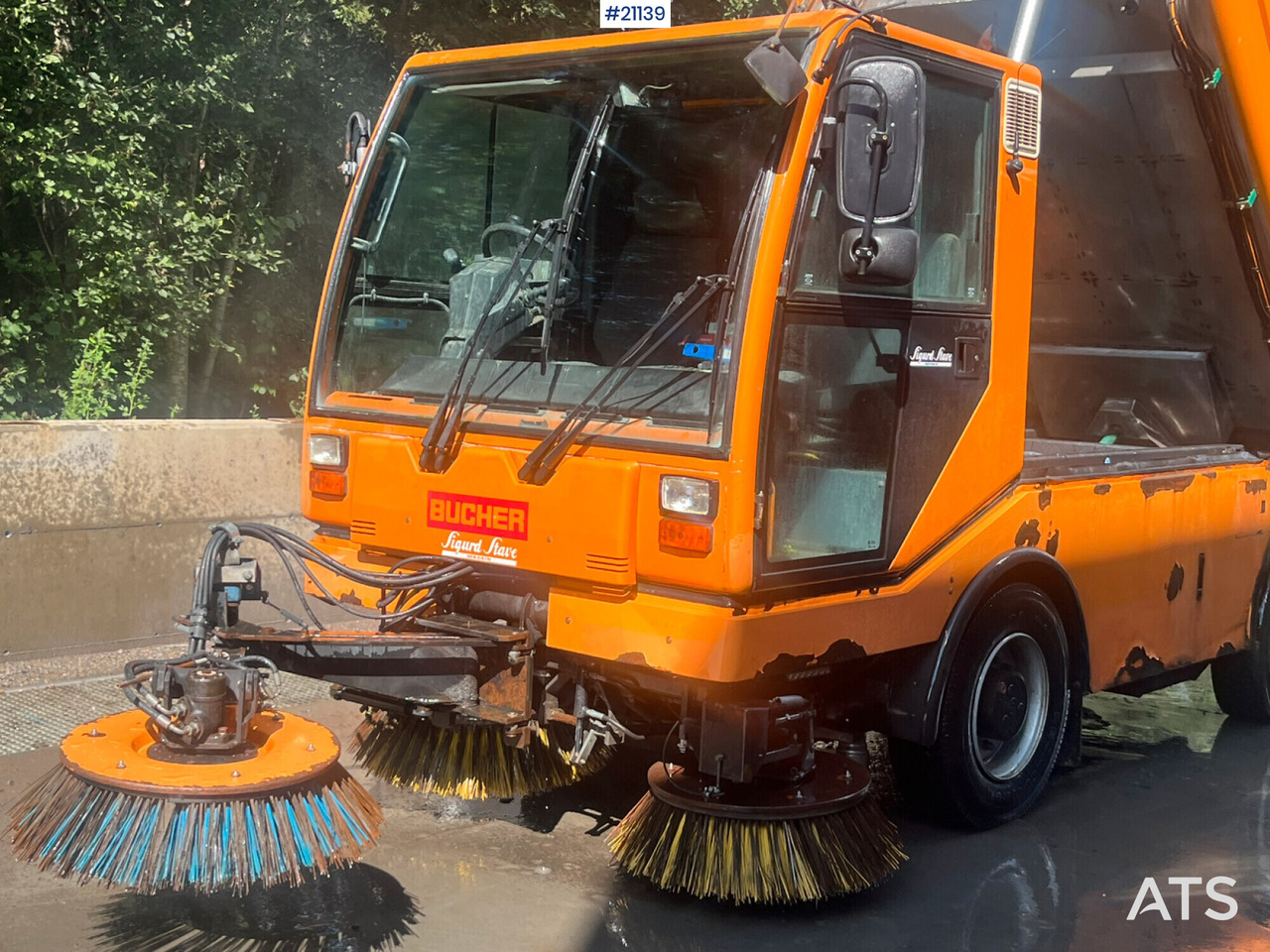 Bucher CityCat 5000 Feiebil - Utcaseprő gép: 2 kép. Bucher CityCat 5000 Feiebil - Utcaseprő gép: 2 kép.