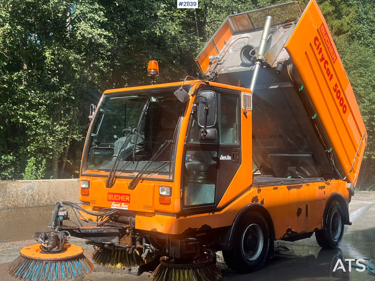Bucher CityCat 5000 Feiebil - Utcaseprő gép: 3 kép. Bucher CityCat 5000 Feiebil - Utcaseprő gép: 3 kép.