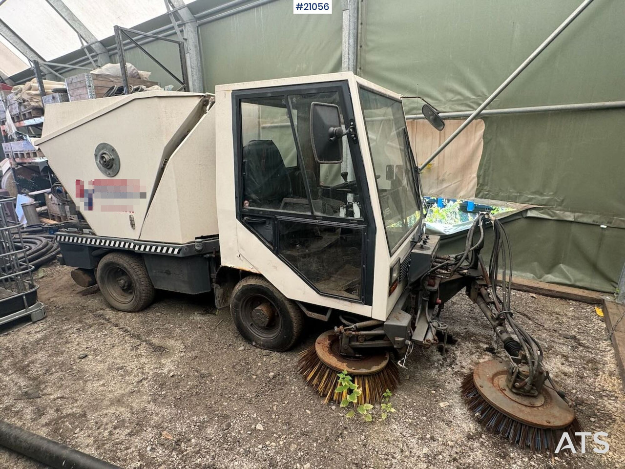 Bucher K-1700 - Utcaseprő gép: 5 kép. Bucher K-1700 - Utcaseprő gép: 5 kép.