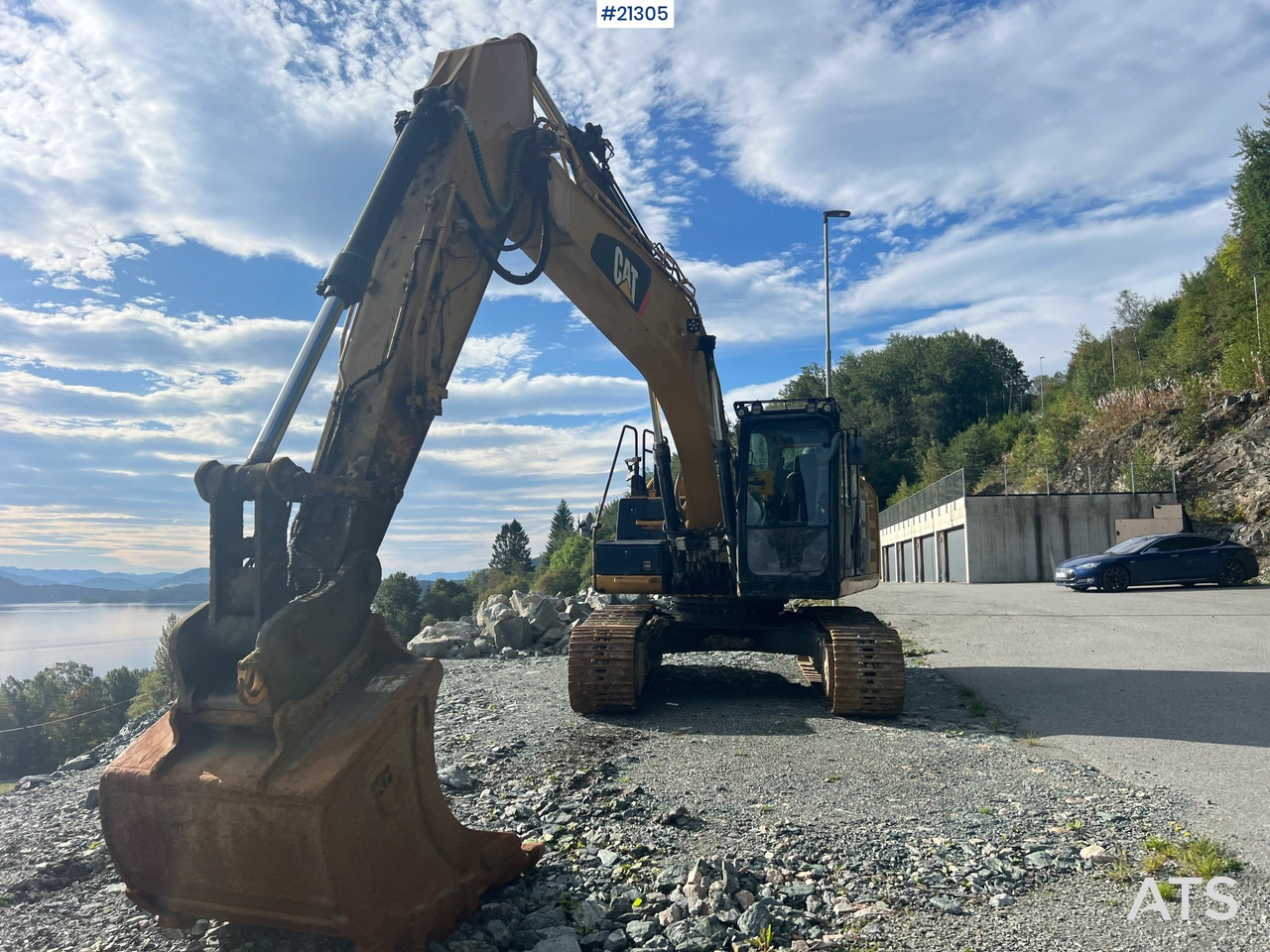 CAT 320 EL - Lánctalpas kotró: 4 kép. CAT 320 EL - Lánctalpas kotró: 4 kép.