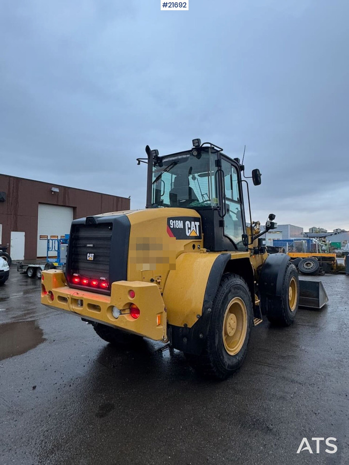 CAT 918M hjullaster m/ planering skuffe, klappvinge skuffe og snøfres. SE VIDEO - Gumikerekes homlokrakodó: 3 kép. CAT 918M hjullaster m/ planering skuffe, klappvinge skuffe og snøfres. SE VIDEO - Gumikerekes homlokrakodó: 3 kép.