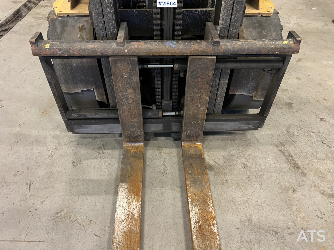 CAT DP30N truck - Dízel targonca: 3 kép. CAT DP30N truck - Dízel targonca: 3 kép.