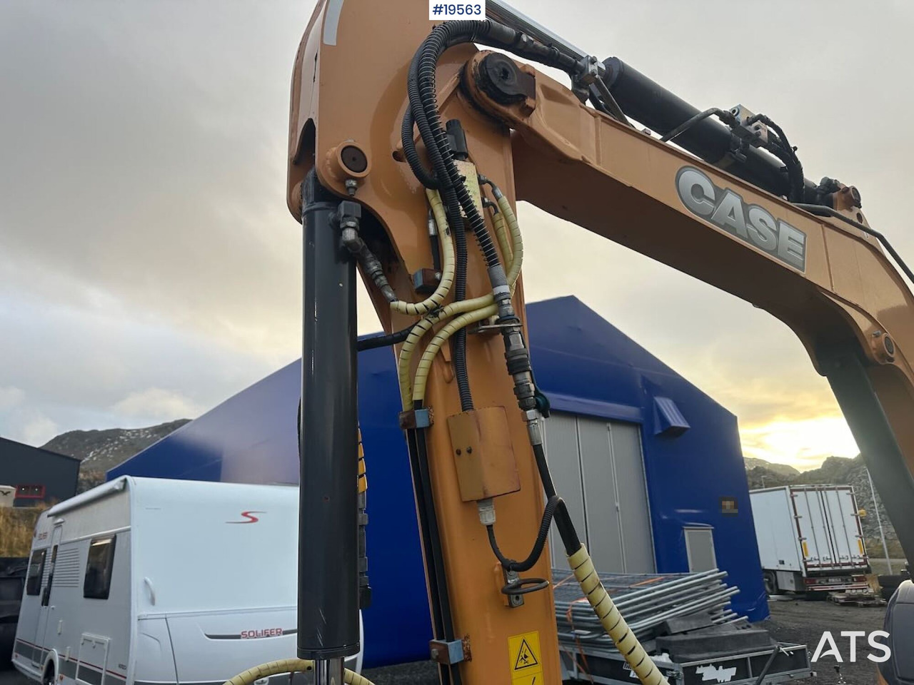 Case CX50B gravemaskin m/ rototilt, hammer, klype og 3 skuffer. Lavt timetall! - Kotrógép: 5 kép. Case CX50B gravemaskin m/ rototilt, hammer, klype og 3 skuffer. Lavt timetall! - Kotrógép: 5 kép.