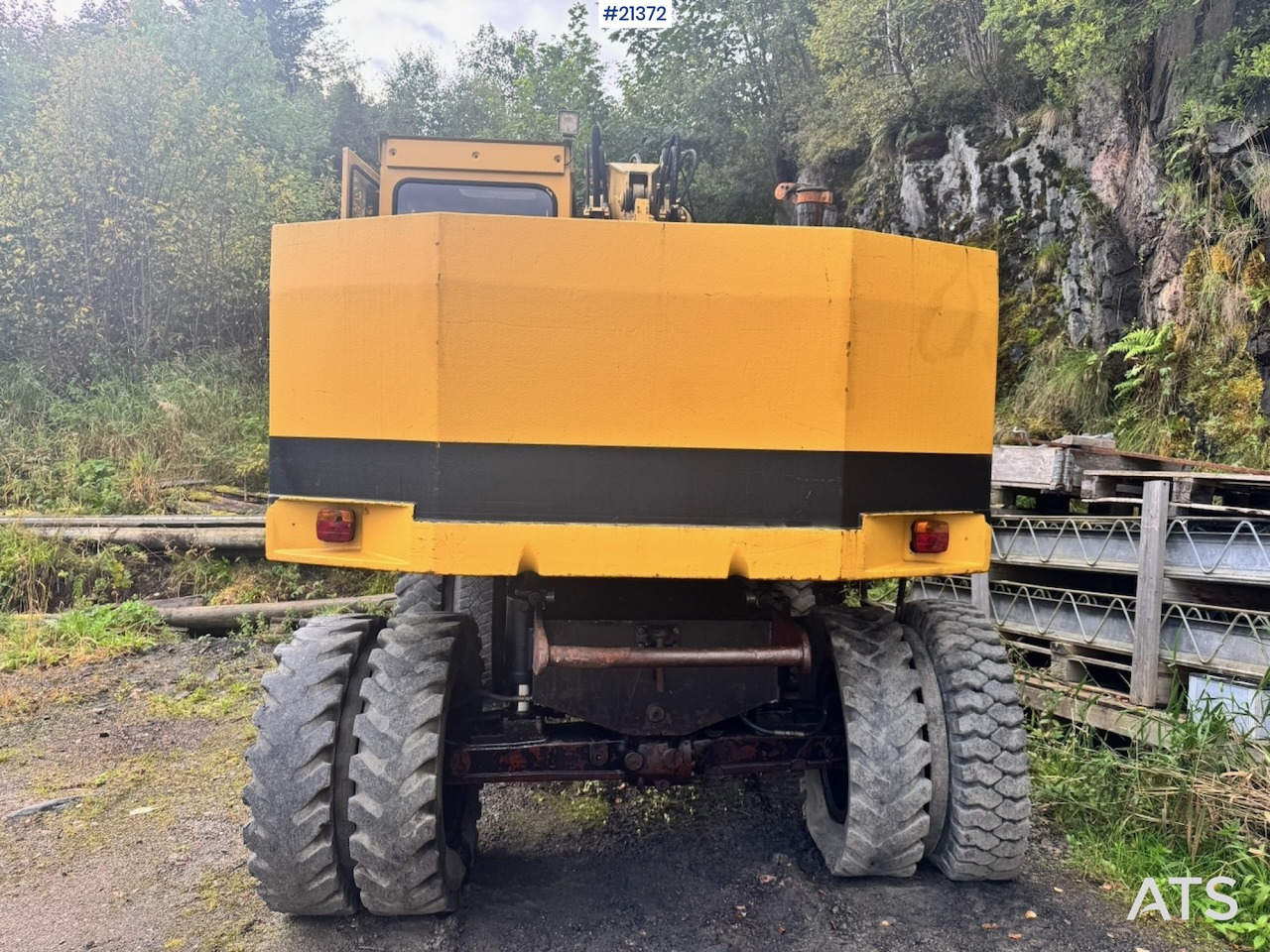 Caterpillar 212B - Gumikerekes kotró: 4 kép. Caterpillar 212B - Gumikerekes kotró: 4 kép.