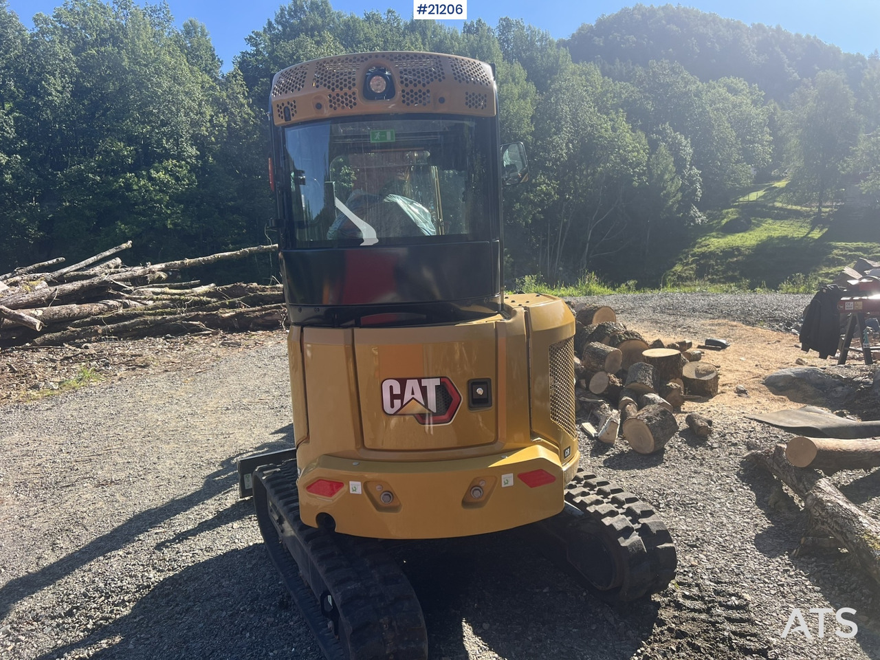 Caterpillar 302.7 CR - Minikotró: 2 kép. Caterpillar 302.7 CR - Minikotró: 2 kép.