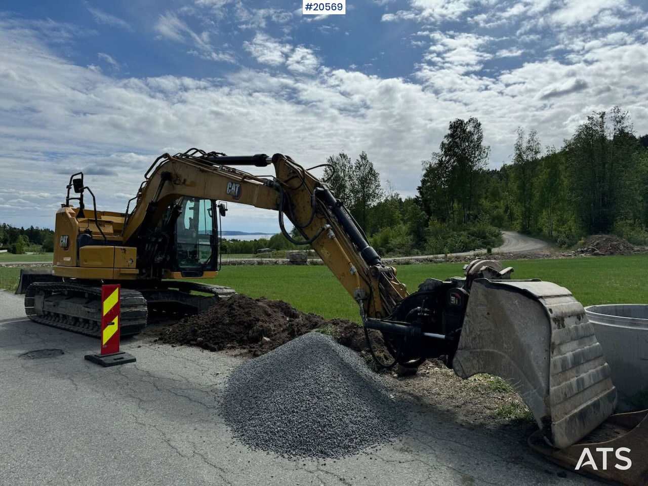 Caterpillar 315 Beltegraver m/ tilt og 2 skuffer - Kotrógép: 3 kép. Caterpillar 315 Beltegraver m/ tilt og 2 skuffer - Kotrógép: 3 kép.