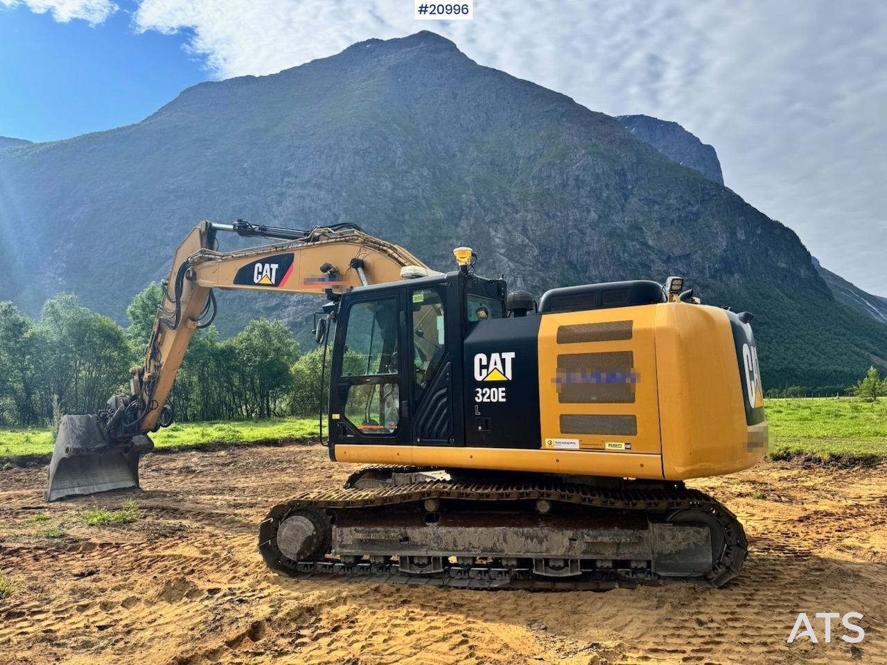 Caterpillar 320EL - Lánctalpas kotró: 3 kép. Caterpillar 320EL - Lánctalpas kotró: 3 kép.