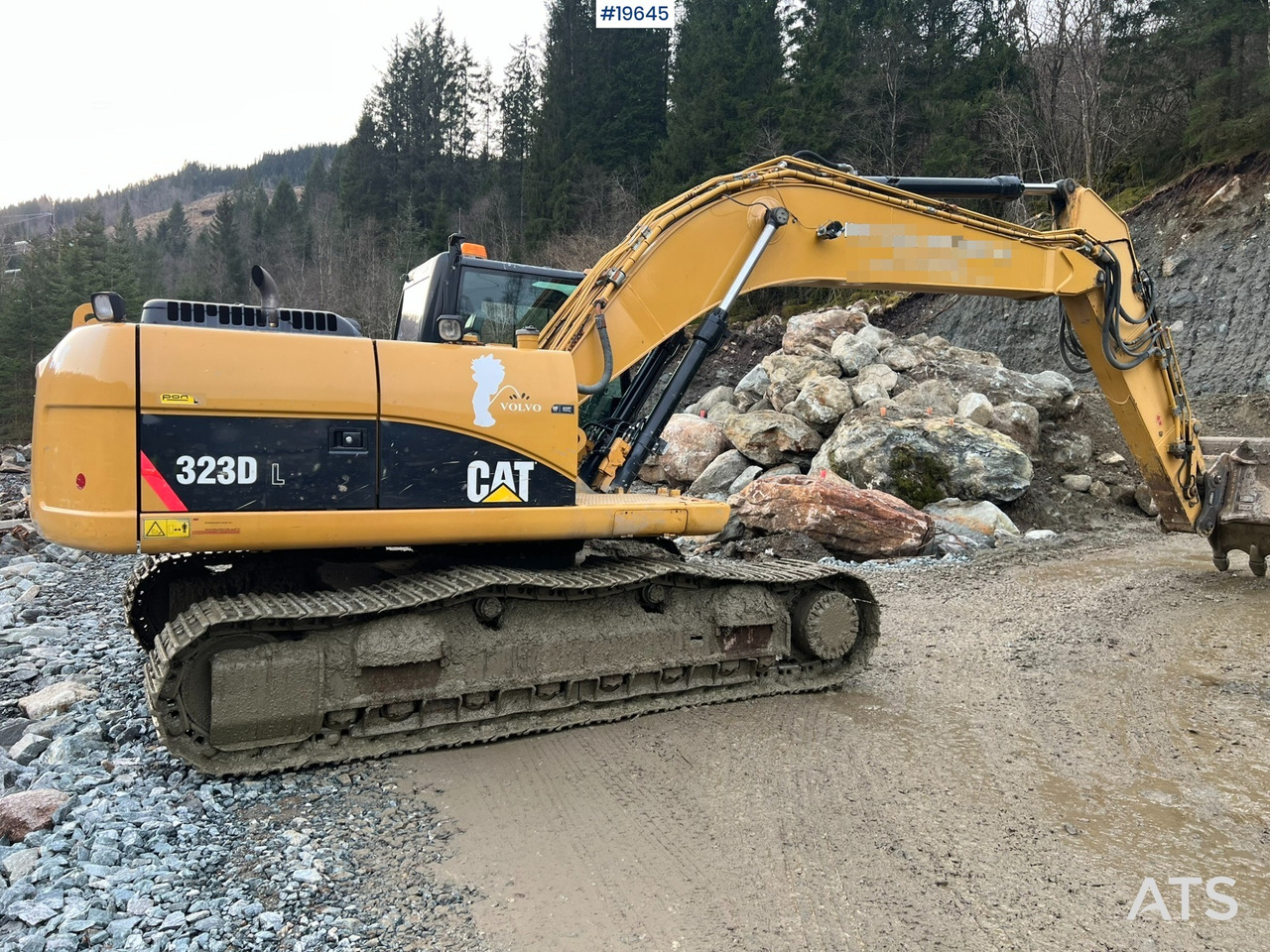Kotrógép Caterpillar 323D: 7 kép.