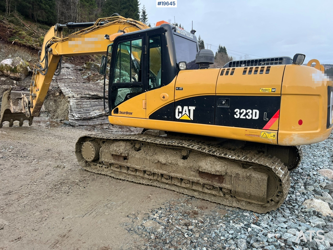 Kotrógép Caterpillar 323D: 15 kép.