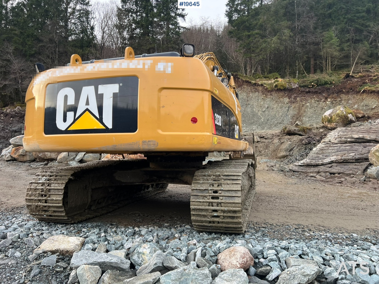 Kotrógép Caterpillar 323D: 9 kép.