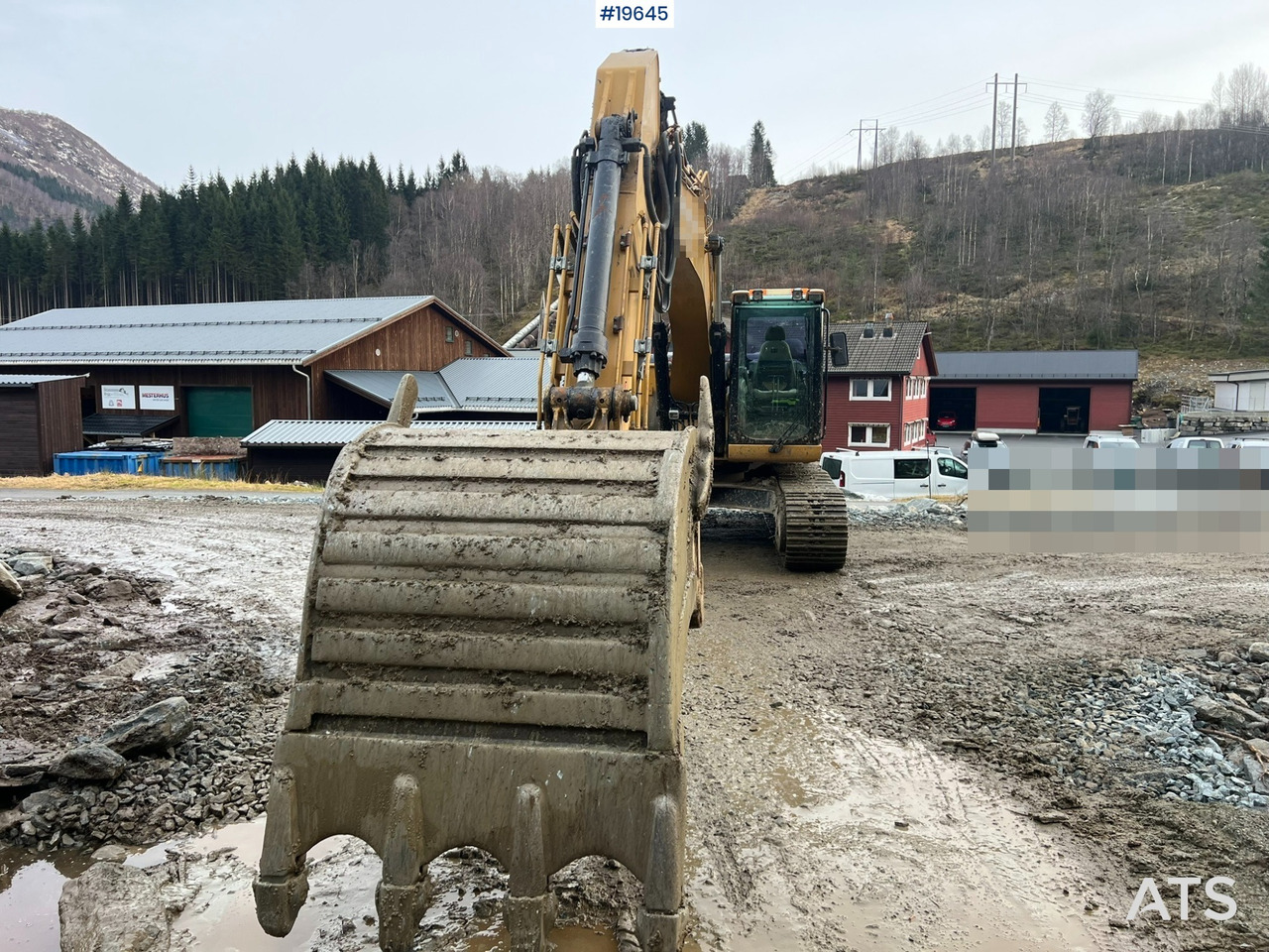 Kotrógép Caterpillar 323D: 5 kép.