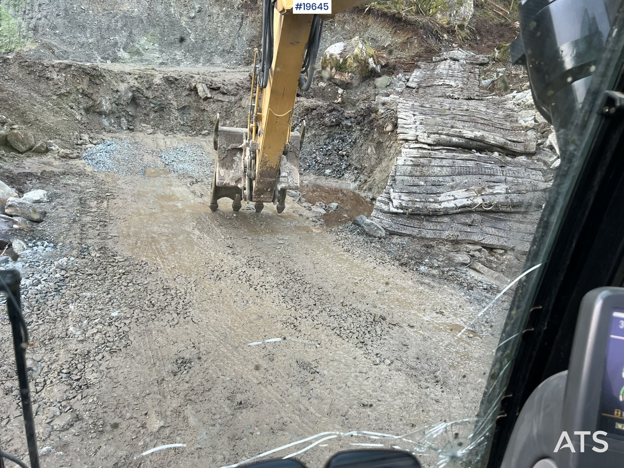 Kotrógép Caterpillar 323D: 34 kép.