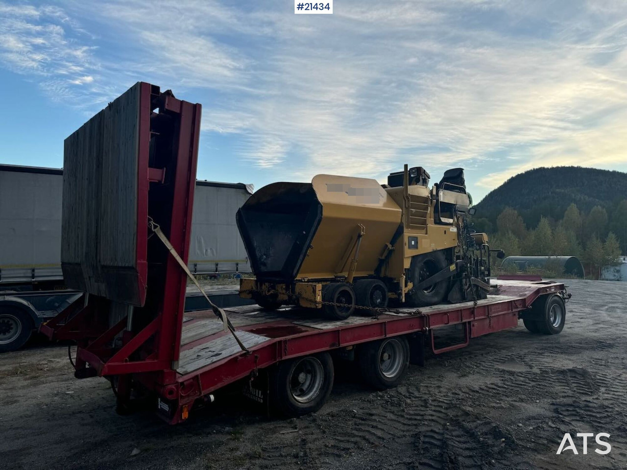 Caterpillar AP 300 - Útburkológép: 3 kép. Caterpillar AP 300 - Útburkológép: 3 kép.