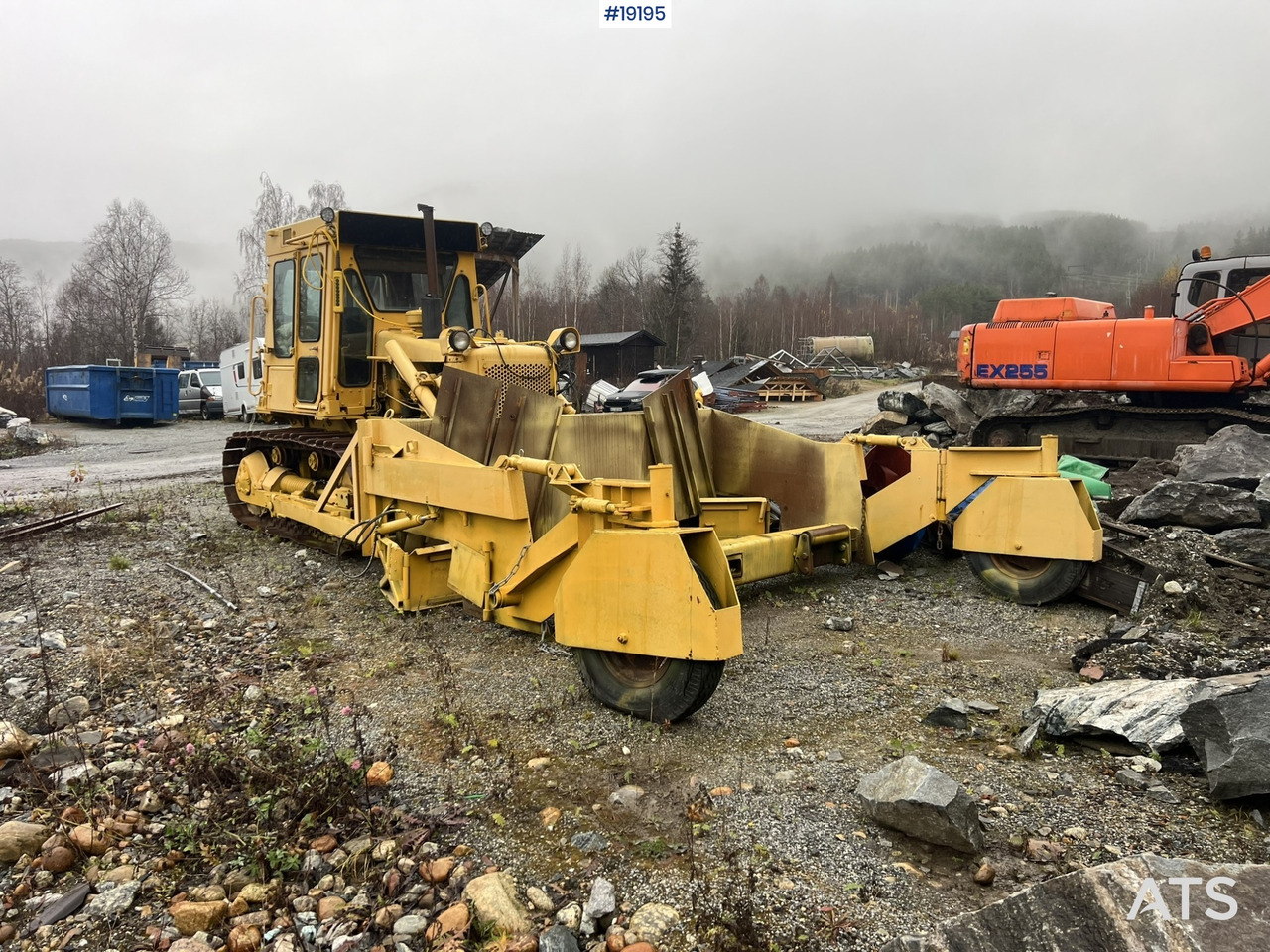 Caterpillar D5B - Buldózer: 5 kép. Caterpillar D5B - Buldózer: 5 kép.