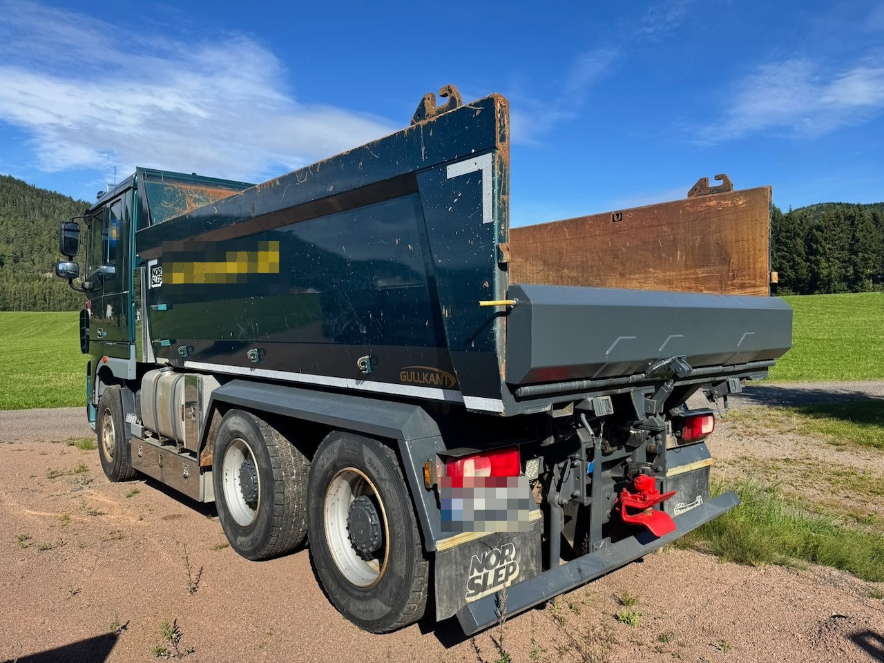 DAF XF 105.460 - Billenőplatós teherautó: 4 kép. DAF XF 105.460 - Billenőplatós teherautó: 4 kép.