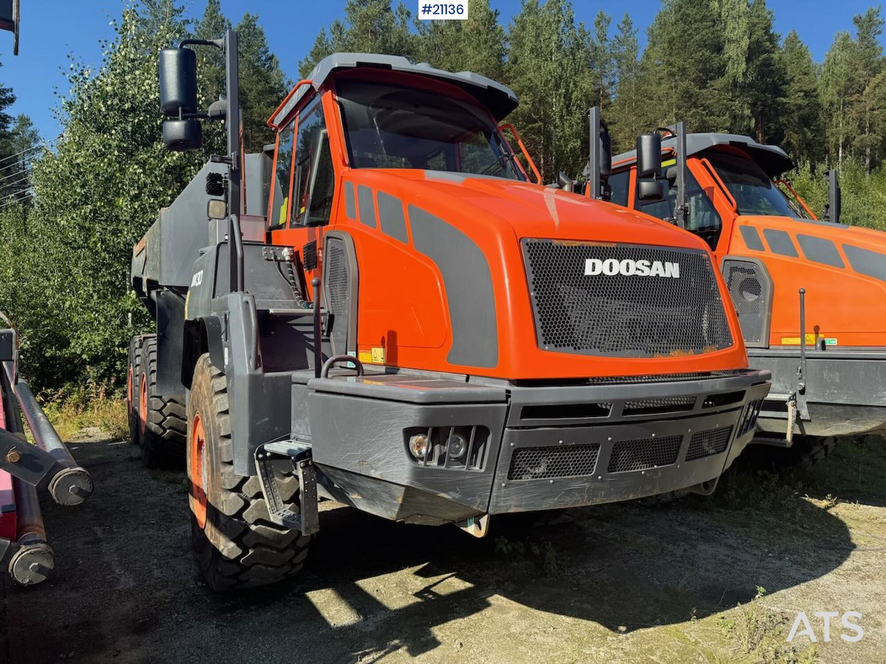 Doosan DA 30 - Csuklós dömper: 1 kép. Doosan DA 30 - Csuklós dömper: 1 kép.
