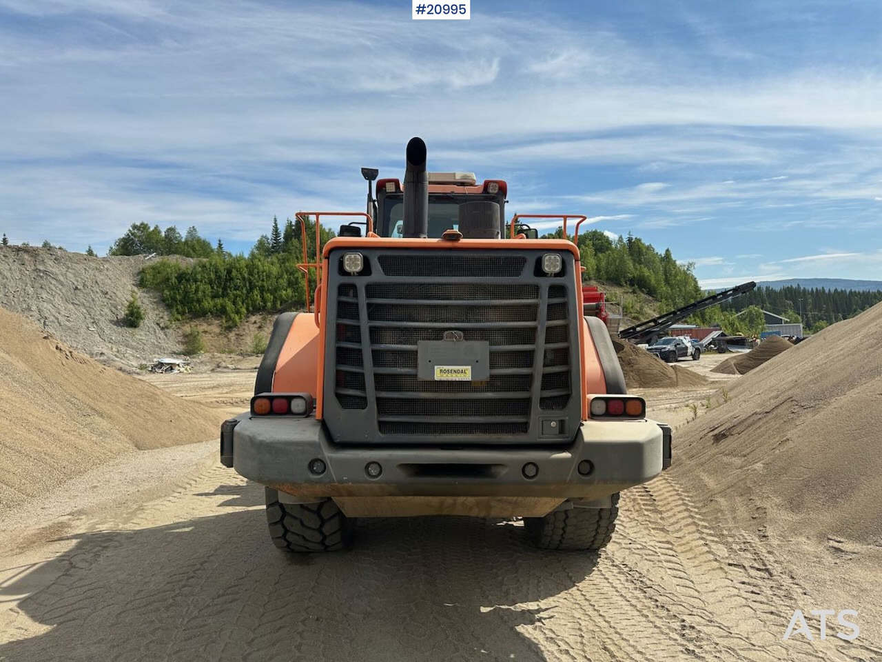 Doosan DL 450-3 - Gumikerekes homlokrakodó: 5 kép. Doosan DL 450-3 - Gumikerekes homlokrakodó: 5 kép.
