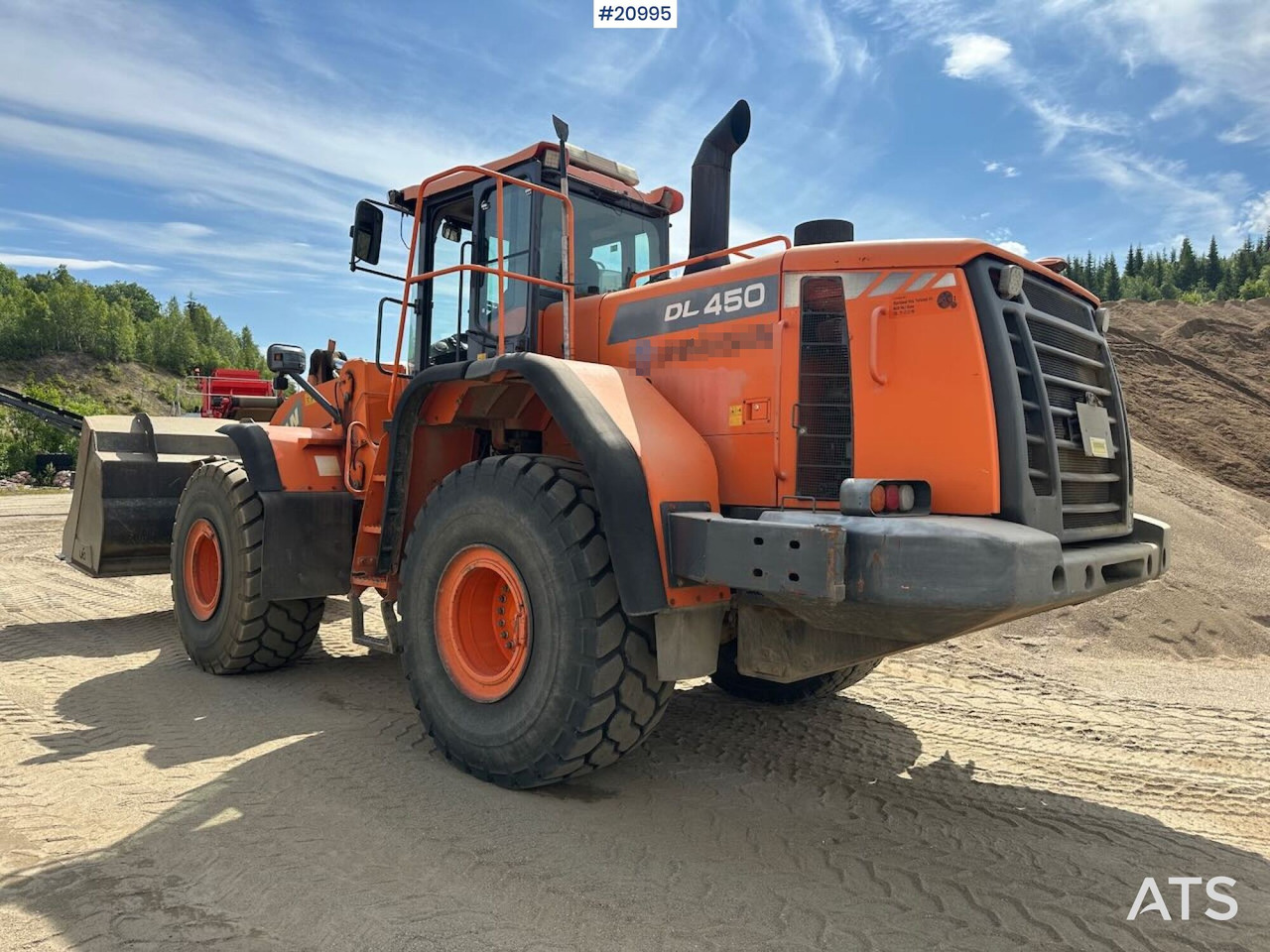 Doosan DL 450-3 - Gumikerekes homlokrakodó: 4 kép. Doosan DL 450-3 - Gumikerekes homlokrakodó: 4 kép.