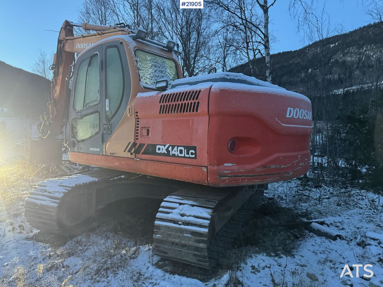 Doosan DX140LC Beltegraver m/ Engcon tilt og 2 skuffer. Nye belter. - Lánctalpas kotró: 5 kép. Doosan DX140LC Beltegraver m/ Engcon tilt og 2 skuffer. Nye belter. - Lánctalpas kotró: 5 kép.