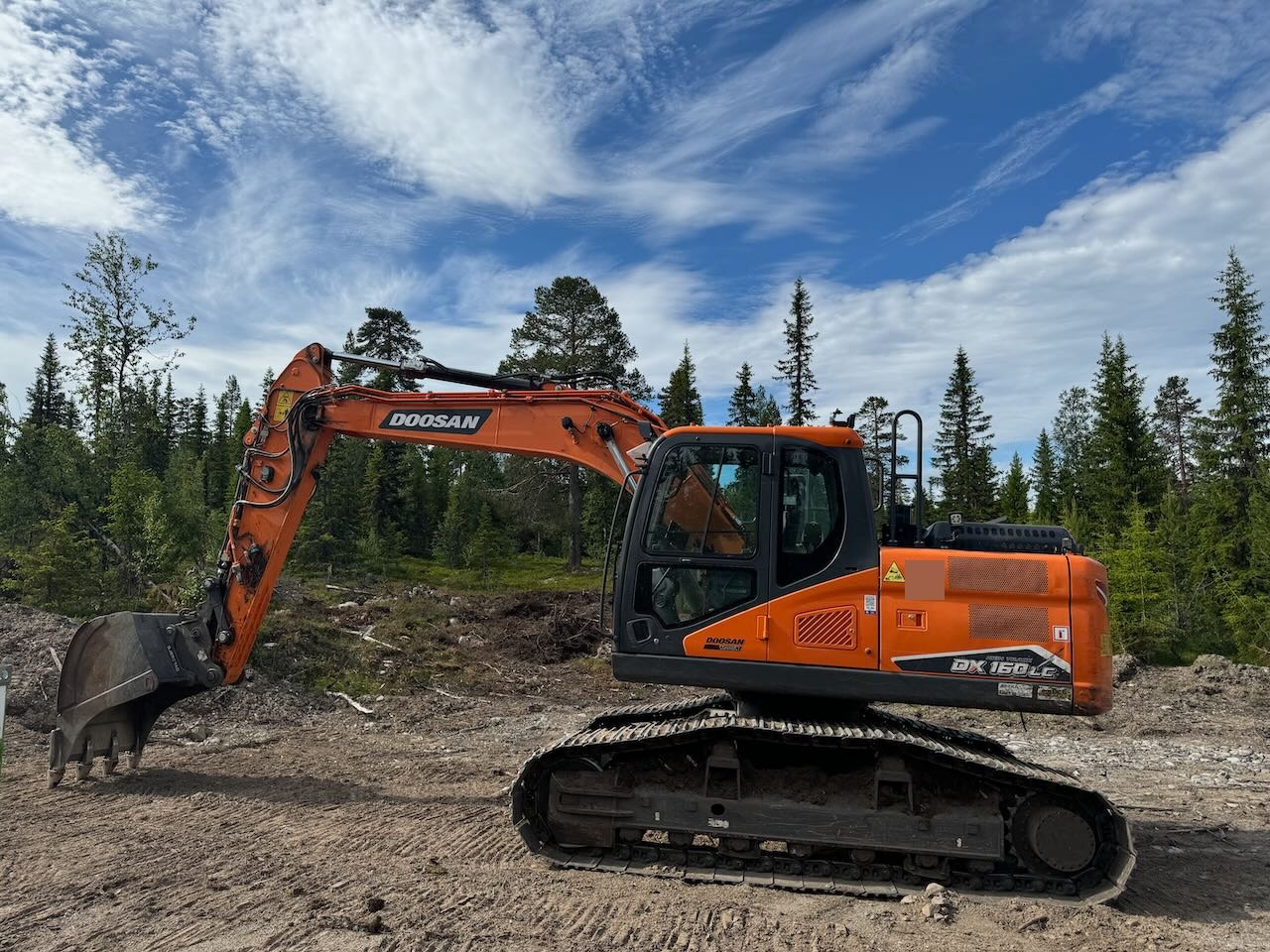 Doosan DX160LC - Lánctalpas kotró: 1 kép. Doosan DX160LC - Lánctalpas kotró: 1 kép.