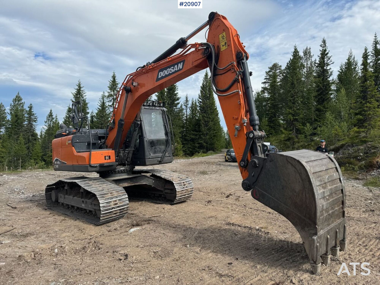 Doosan DX160LC - Lánctalpas kotró: 4 kép. Doosan DX160LC - Lánctalpas kotró: 4 kép.