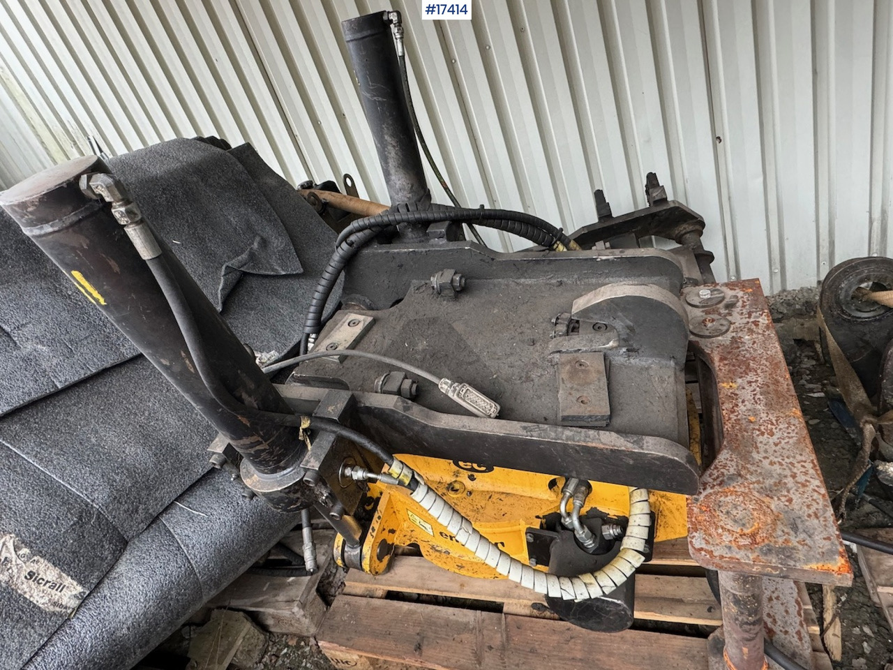Engcon Rototilt - Tiltrotátor - Építőipari gépek: 3 kép. Engcon Rototilt - Tiltrotátor - Építőipari gépek: 3 kép.