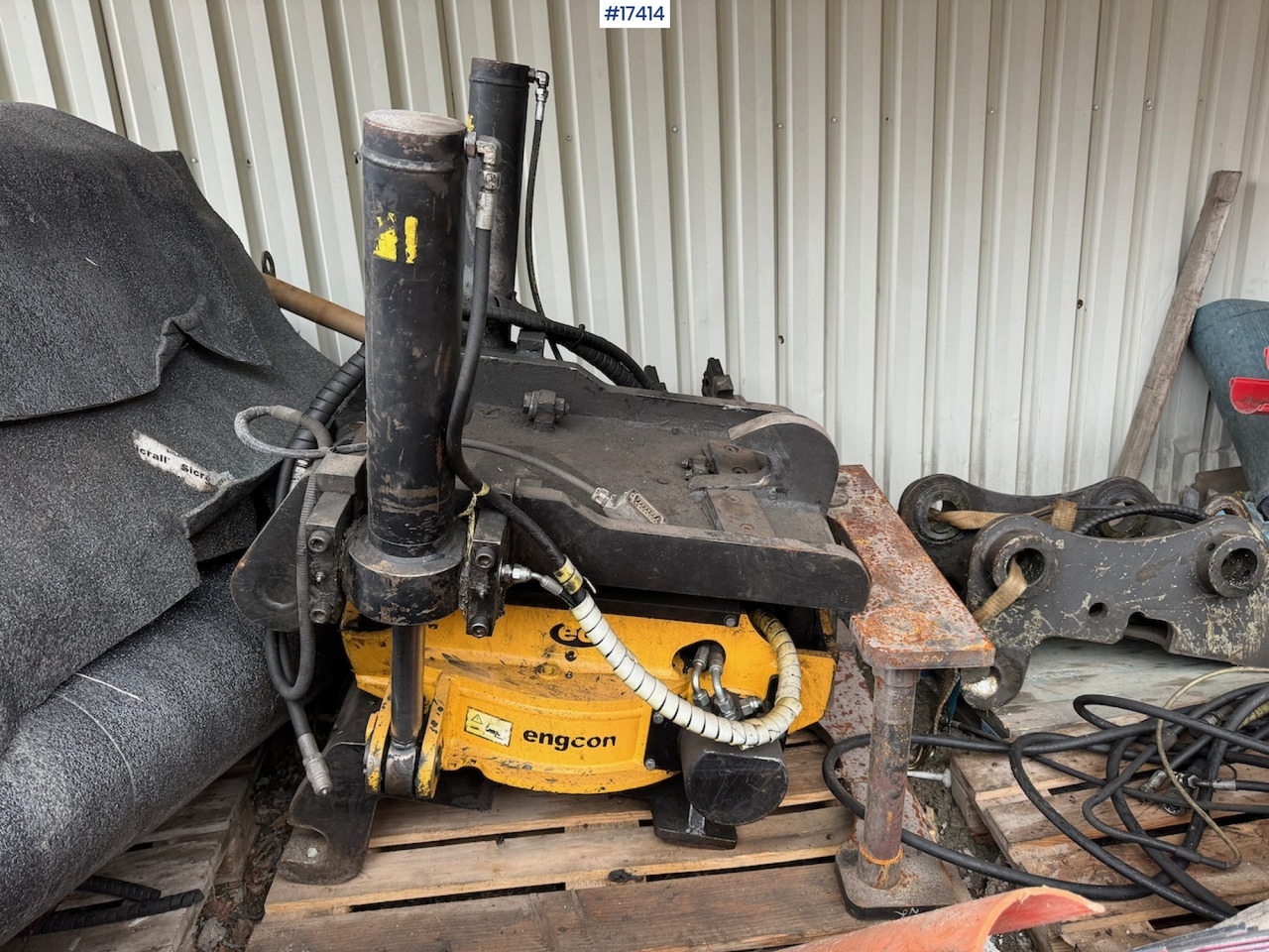 Engcon Rototilt - Tiltrotátor - Építőipari gépek: 2 kép. Engcon Rototilt - Tiltrotátor - Építőipari gépek: 2 kép.