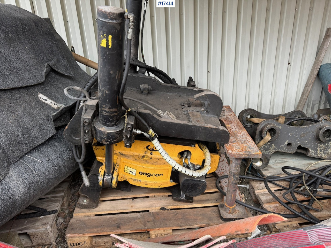 Engcon Rototilt - Tiltrotátor - Építőipari gépek: 1 kép. Engcon Rototilt - Tiltrotátor - Építőipari gépek: 1 kép.