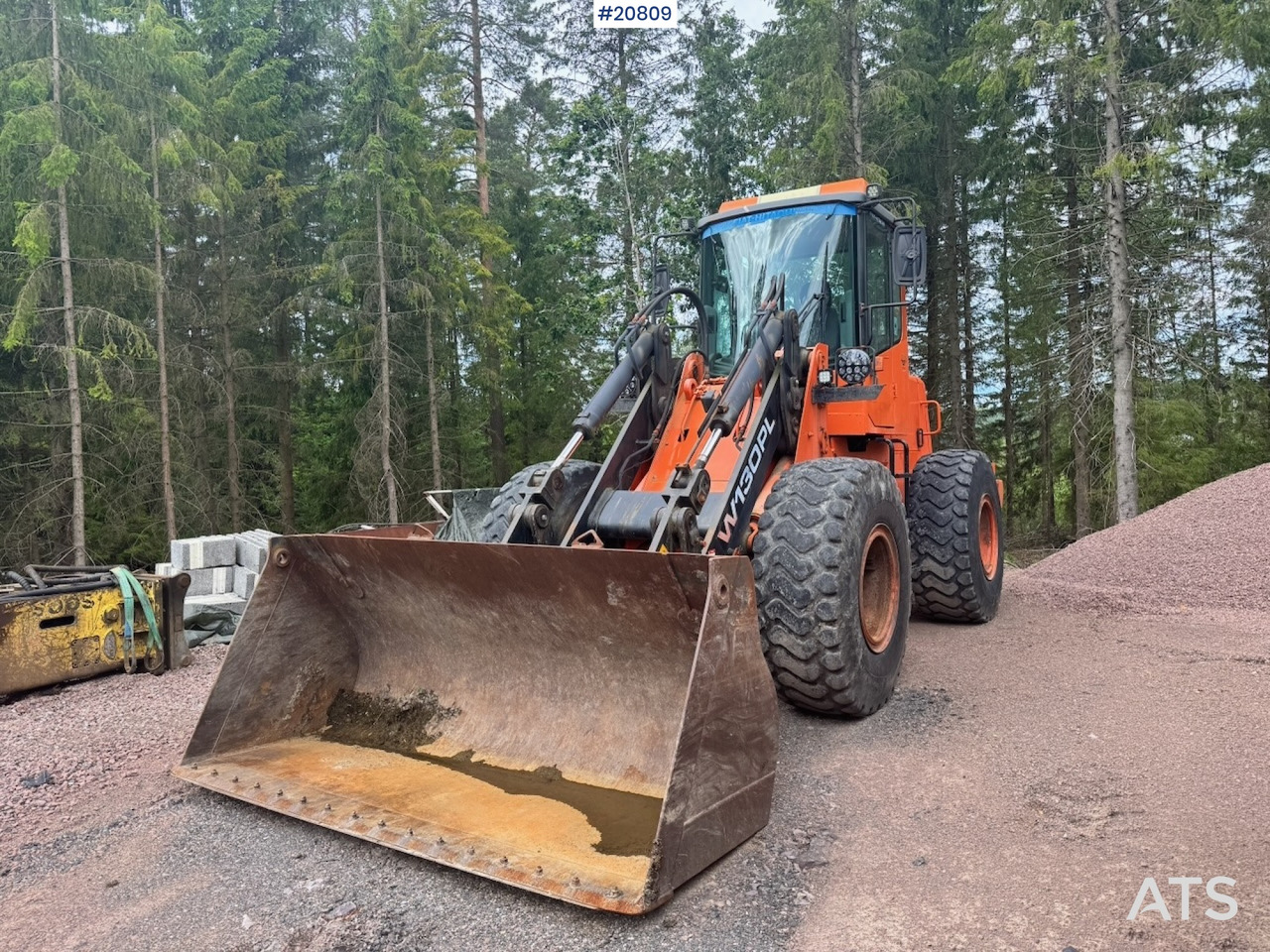 Fiat Hitachi W130PL - Gumikerekes homlokrakodó: 1 kép. Fiat Hitachi W130PL - Gumikerekes homlokrakodó: 1 kép.