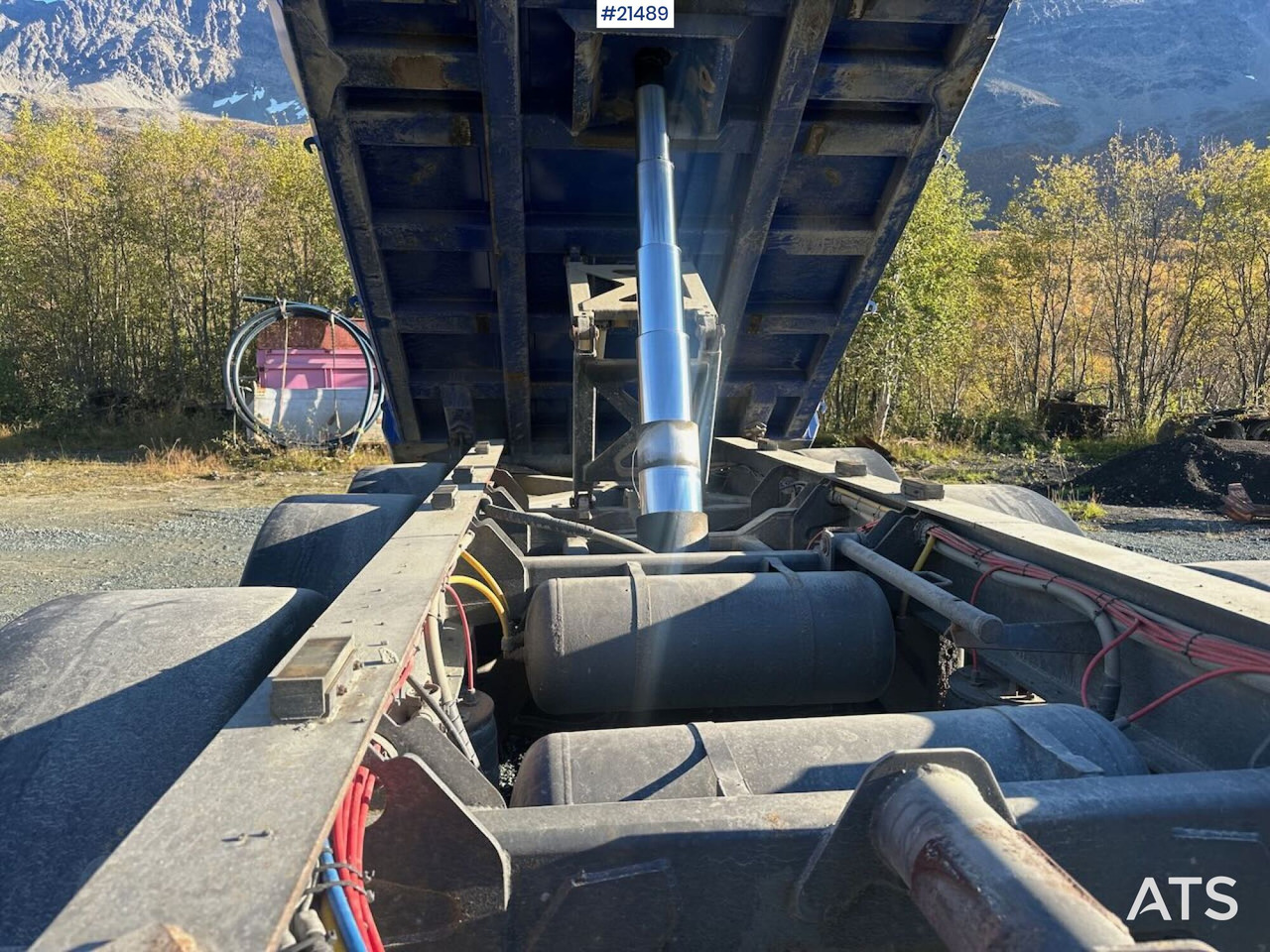 Pótkocsi billenőplatós HM HM KHMD-24L trippelkjerre: 8 kép. Pótkocsi billenőplatós HM HM KHMD-24L trippelkjerre: 8 kép.