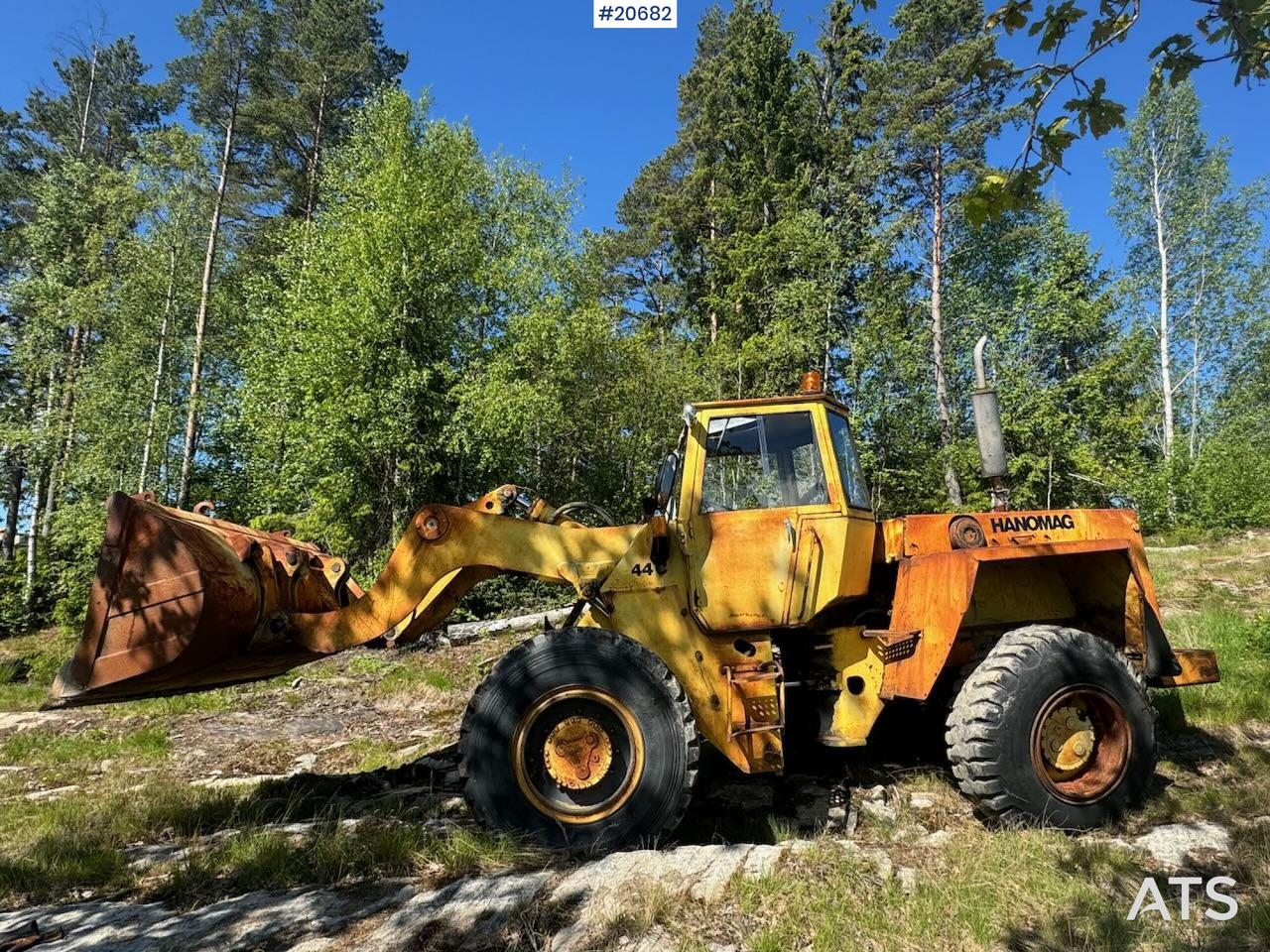 Hanomag 44 - Gumikerekes homlokrakodó: 2 kép. Hanomag 44 - Gumikerekes homlokrakodó: 2 kép.