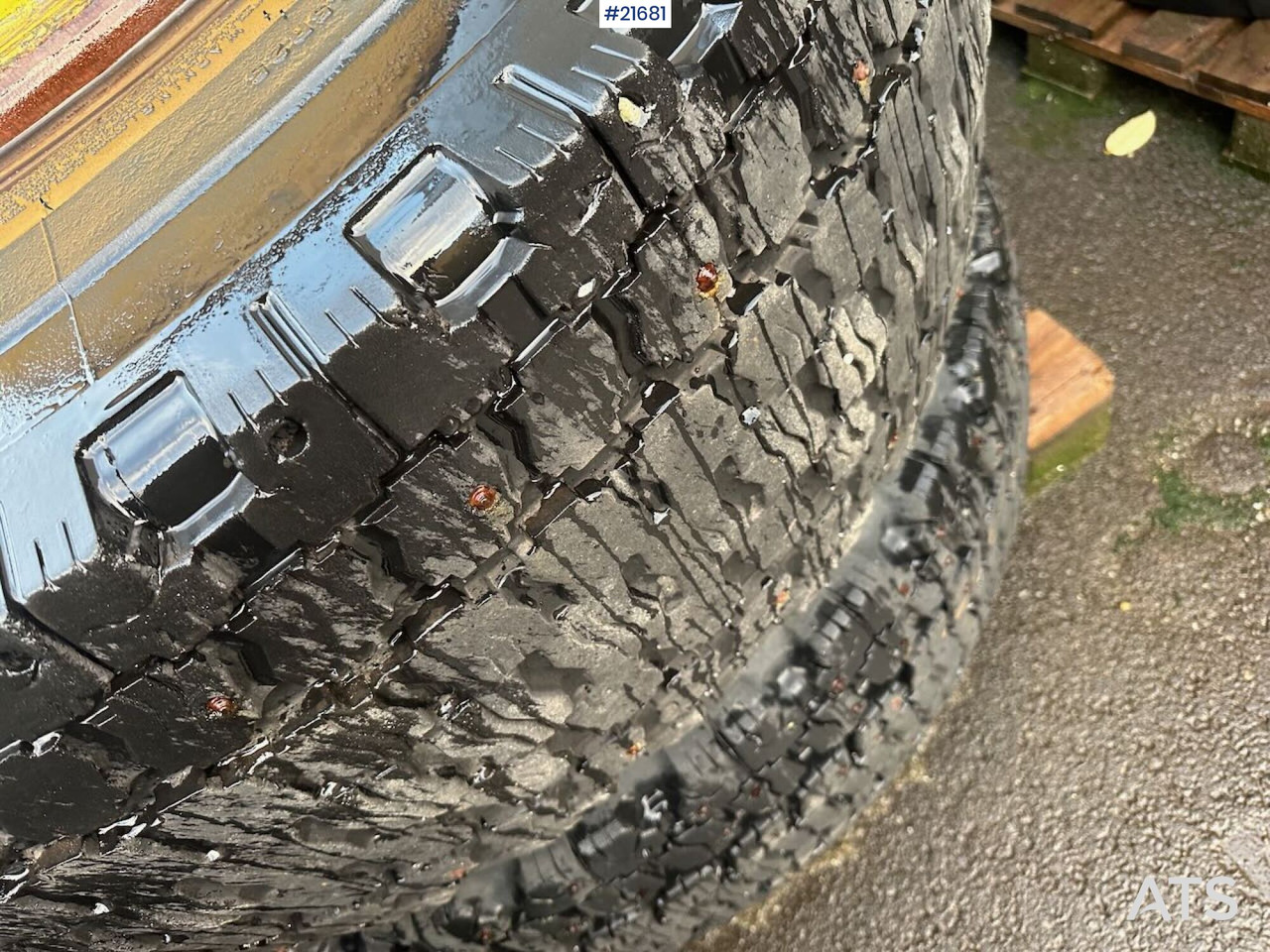 Hilo Dekkene har stått på en Volvo L60E - Gumiabroncsok és felnik - Építőipari gépek: 2 kép. Hilo Dekkene har stått på en Volvo L60E - Gumiabroncsok és felnik - Építőipari gépek: 2 kép.