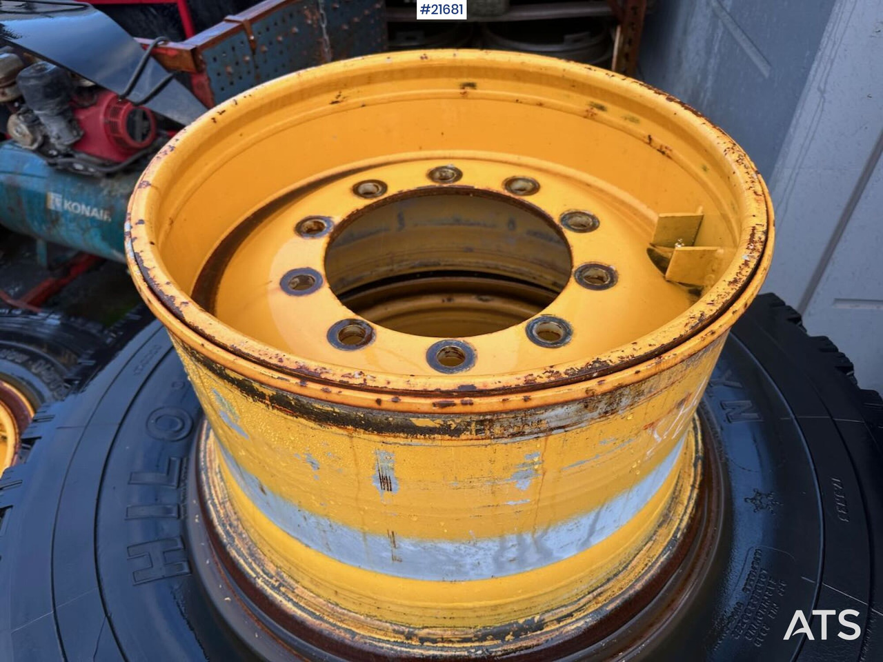 Hilo Dekkene har stått på en Volvo L60E - Gumiabroncsok és felnik - Építőipari gépek: 4 kép. Hilo Dekkene har stått på en Volvo L60E - Gumiabroncsok és felnik - Építőipari gépek: 4 kép.