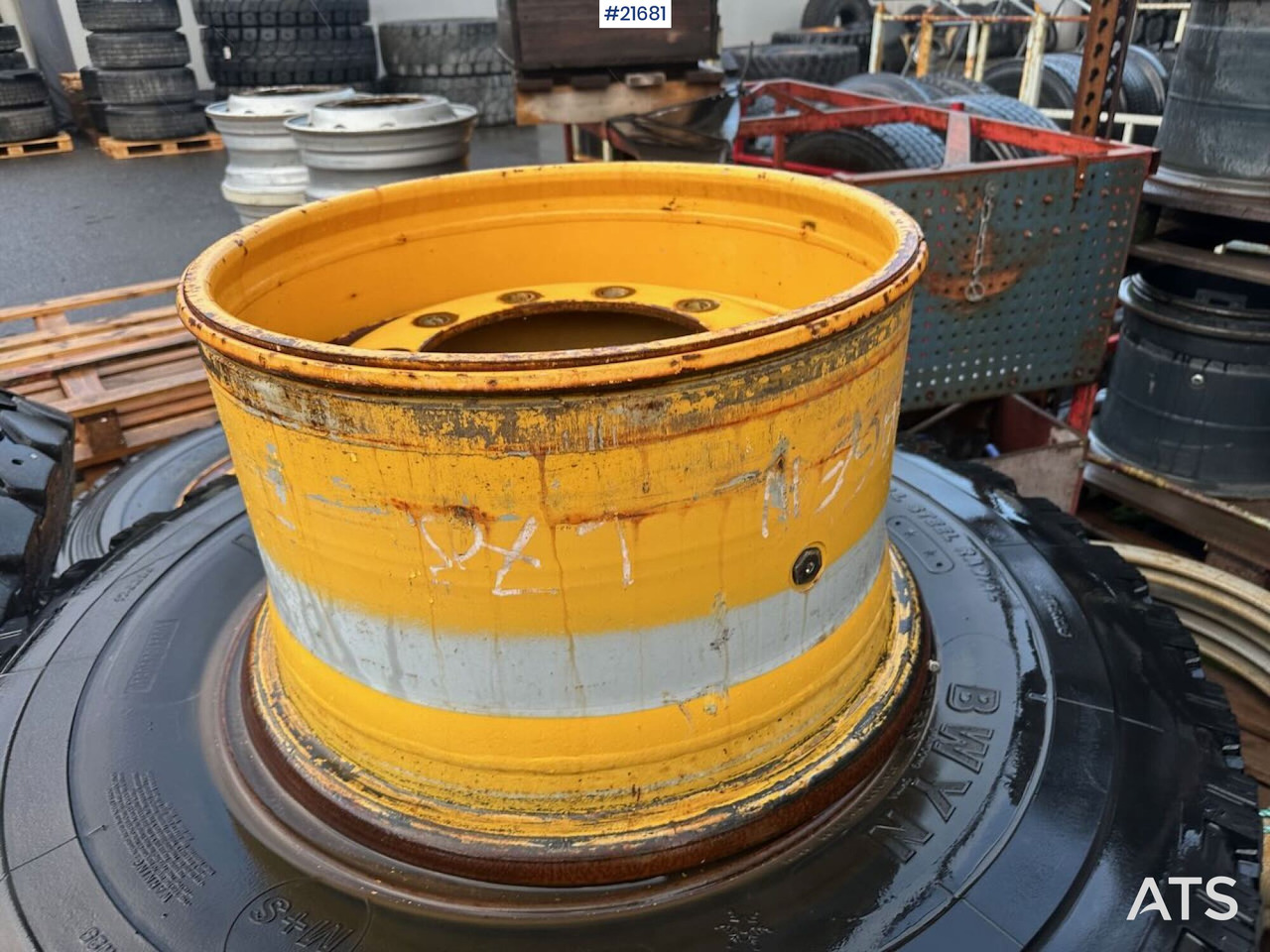 Hilo Dekkene har stått på en Volvo L60E - Gumiabroncsok és felnik - Építőipari gépek: 5 kép. Hilo Dekkene har stått på en Volvo L60E - Gumiabroncsok és felnik - Építőipari gépek: 5 kép.