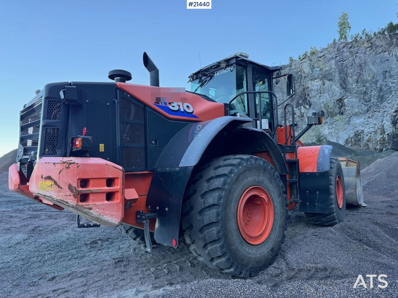 Hitachi ZW310 - Gumikerekes homlokrakodó: 5 kép. Hitachi ZW310 - Gumikerekes homlokrakodó: 5 kép.