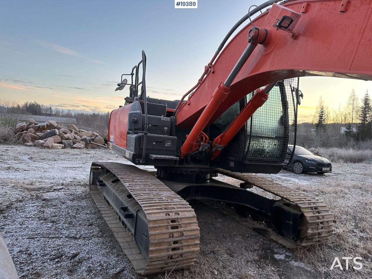 Hitachi ZX210LC-6 - Kotrógép: 5 kép. Hitachi ZX210LC-6 - Kotrógép: 5 kép.