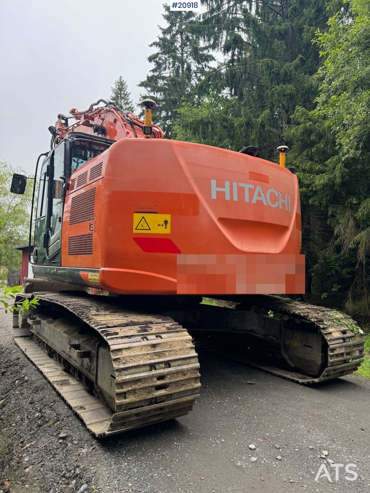 Hitachi ZX225 - Lánctalpas kotró: 5 kép. Hitachi ZX225 - Lánctalpas kotró: 5 kép.