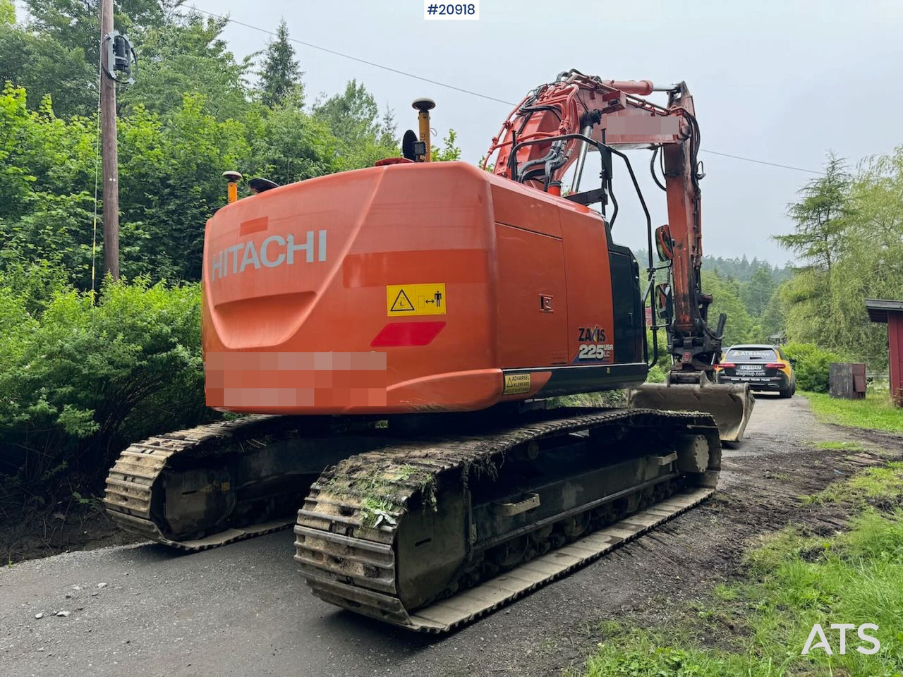 Hitachi ZX225 - Lánctalpas kotró: 3 kép. Hitachi ZX225 - Lánctalpas kotró: 3 kép.