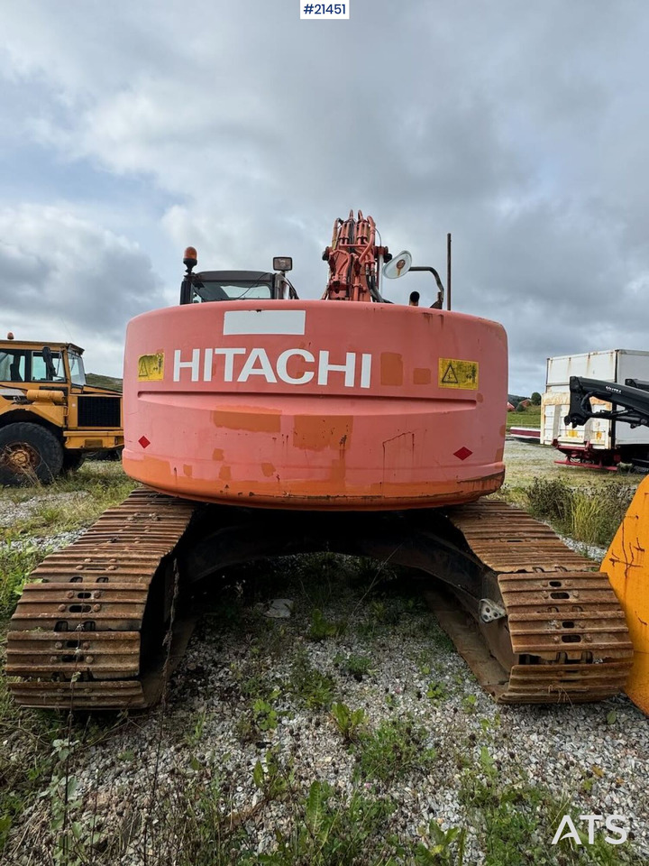 Hitachi ZX225 US - Lánctalpas kotró: 4 kép. Hitachi ZX225 US - Lánctalpas kotró: 4 kép.