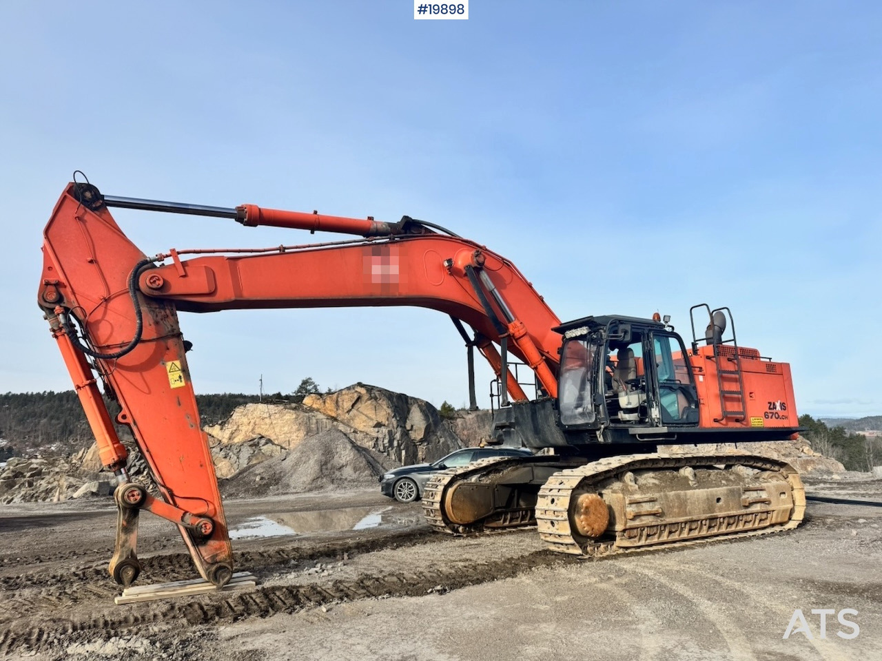 Hitachi ZX670LCH-5 - Kotrógép: 1 kép. Hitachi ZX670LCH-5 - Kotrógép: 1 kép.