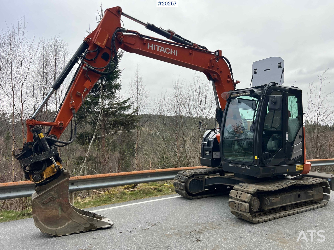 Hitachi ZX85 US-6 - Kotrógép: 2 kép. Hitachi ZX85 US-6 - Kotrógép: 2 kép.