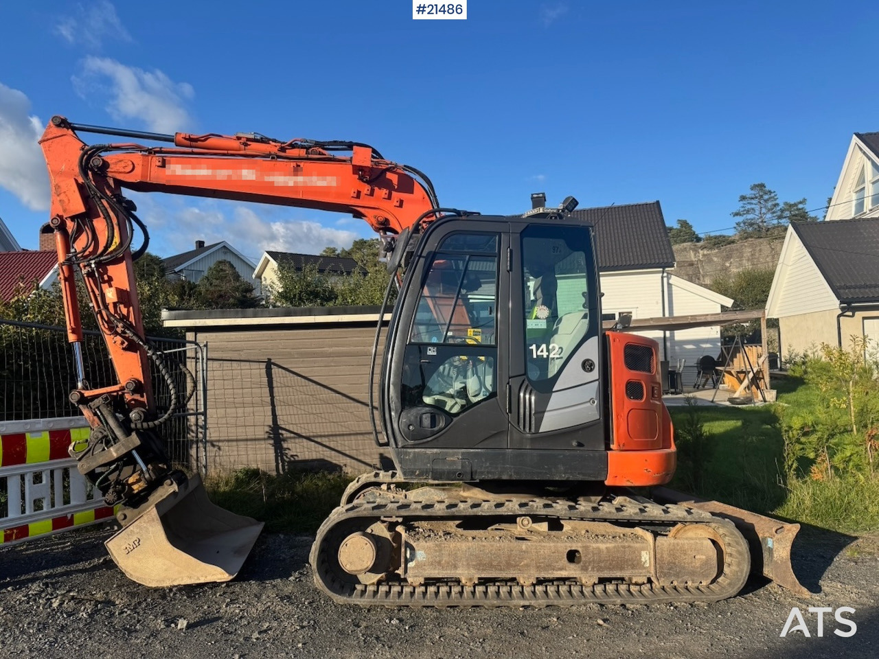 Hitachi ZX85US-5A - Lánctalpas kotró: 1 kép. Hitachi ZX85US-5A - Lánctalpas kotró: 1 kép.