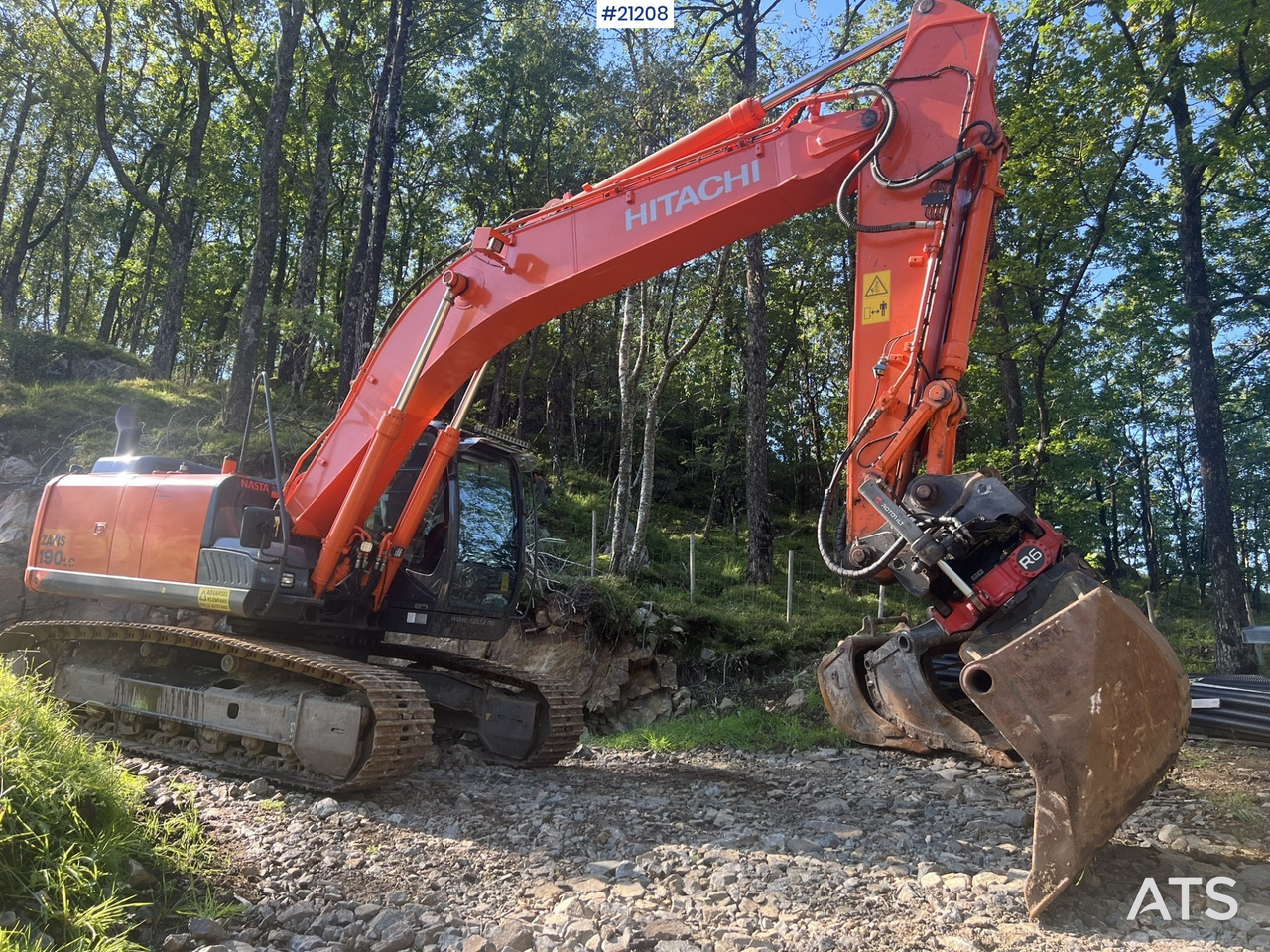 Hitachi zx190lc-5B - Lánctalpas kotró: 4 kép. Hitachi zx190lc-5B - Lánctalpas kotró: 4 kép.