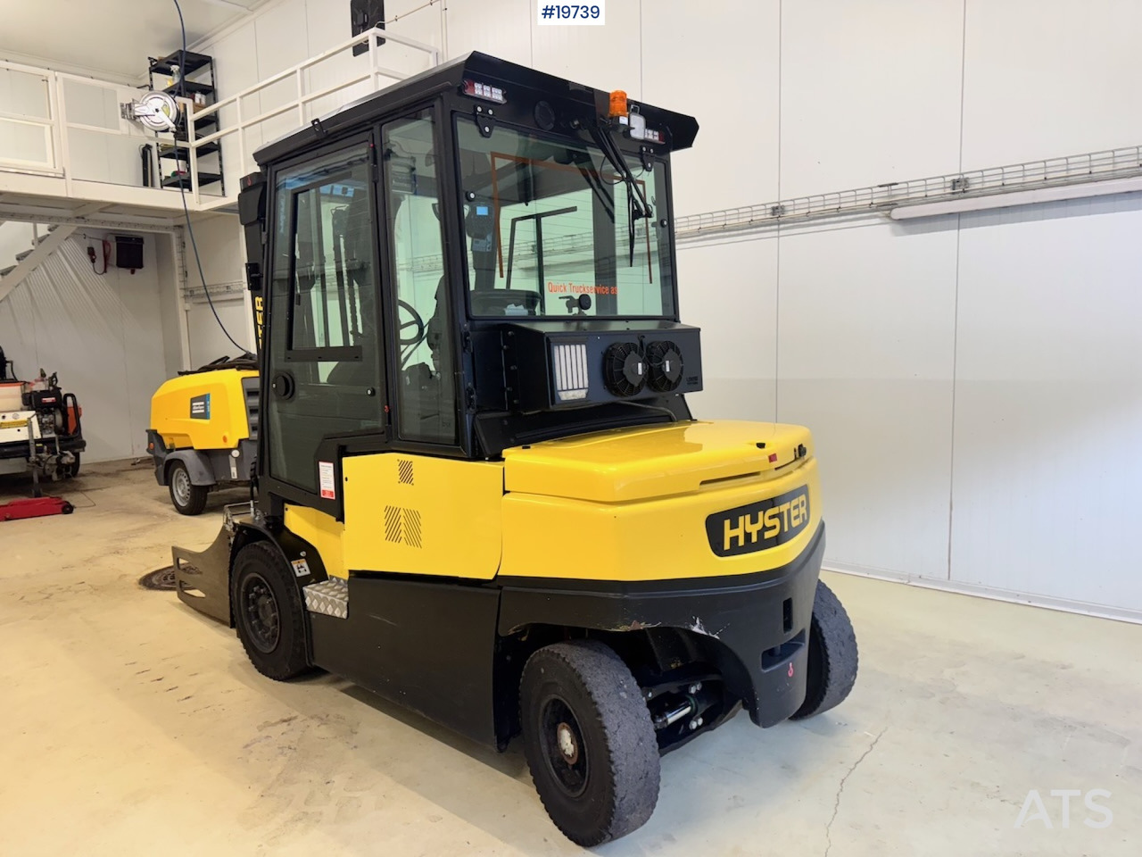 Hyster J4.0XN - Villás targonca: 3 kép. Hyster J4.0XN - Villás targonca: 3 kép.